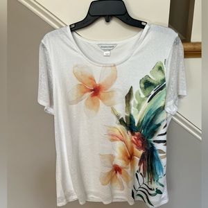 Christopher&Banks Size L floral shirt sleeve shirt